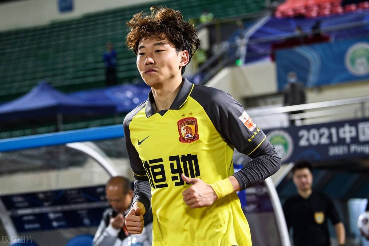 包含羽毛球夜战:泰山灰熊队强势横扫瓯越貔貅队,速度优势明显临场应变见真章的词条 包含羽毛球夜战:泰山灰熊队强势横扫瓯越貔貅队,速度优势明显临场应变见真章的词条