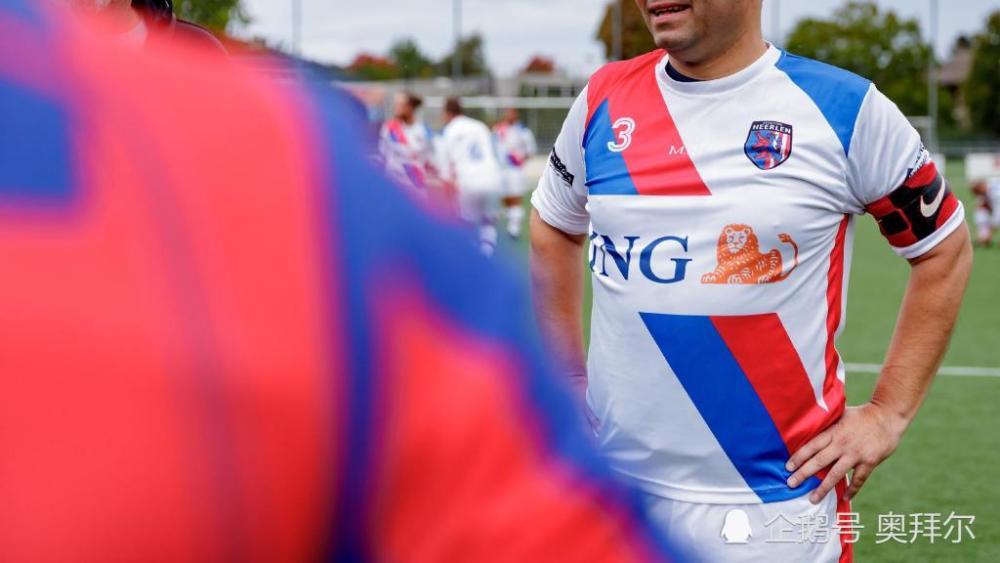 今夜上海海港官宣签约——荷甲节点到来，目标明确，身体对抗强度拉满的简单介绍